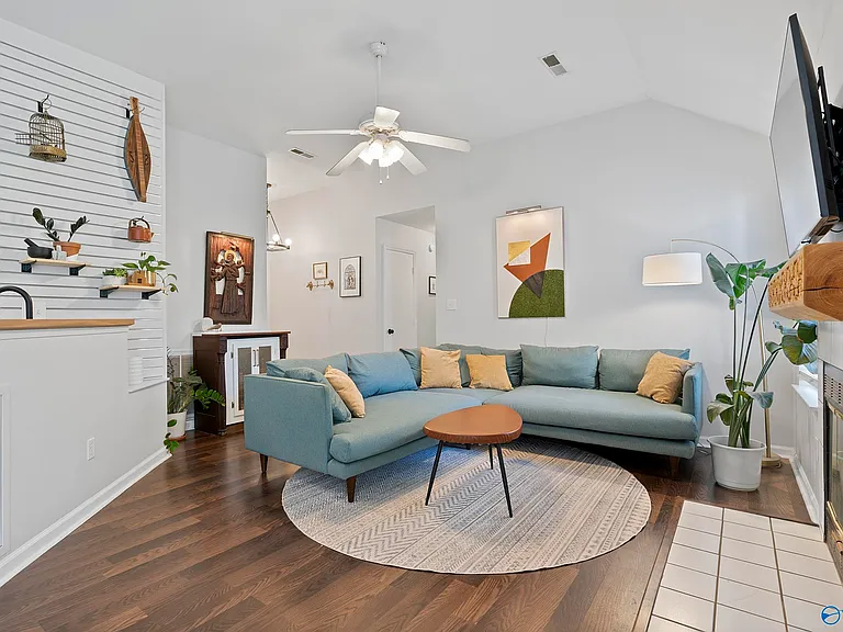 223 Cypress Creek Dr — Photo 3