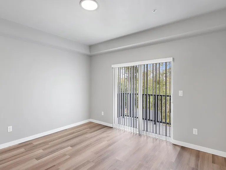 Kingsway Apartments — Photo 53