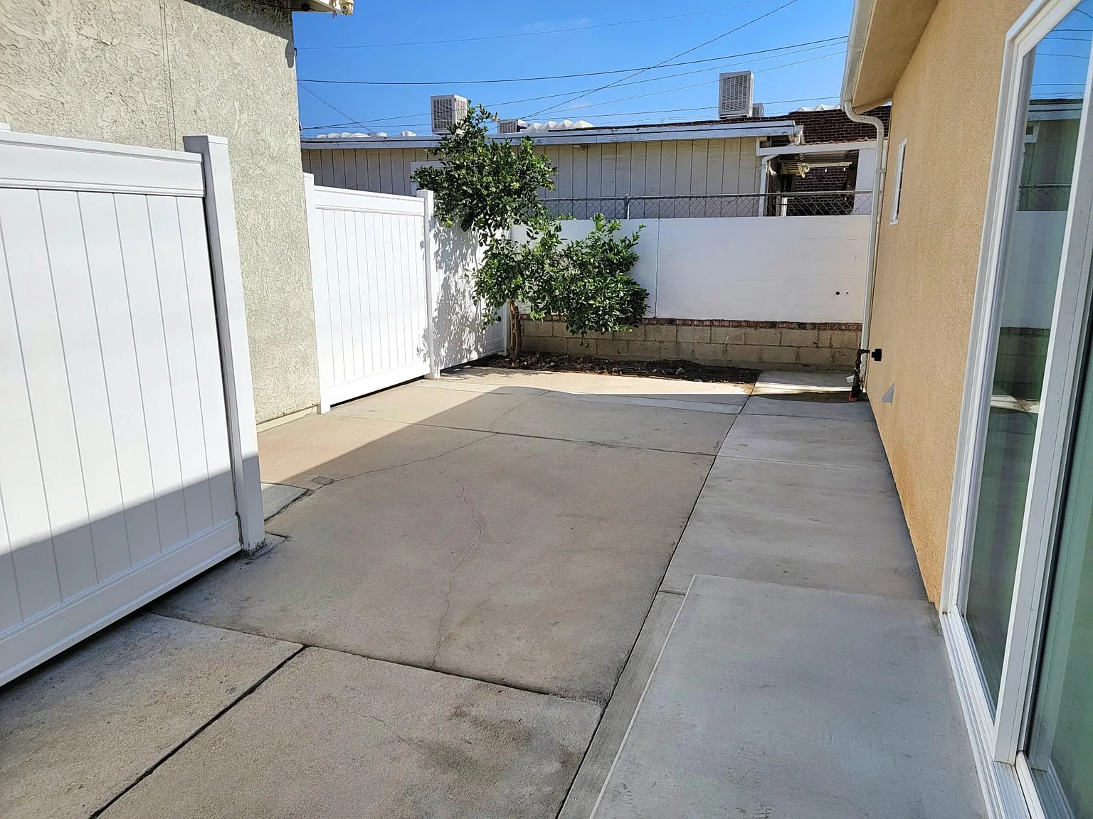 2 bed, 780 sqft, $3,200 — Photo 2