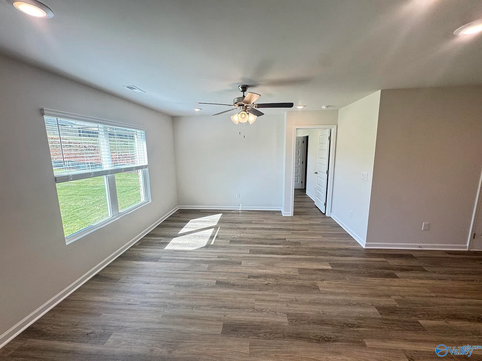 4 bed, 2.0 bath, 1558 sqft, $1,695 — Photo 4