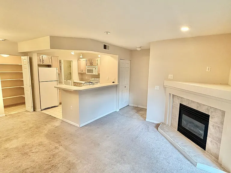 4545 Wheaton Dr #E180 — Photo 3