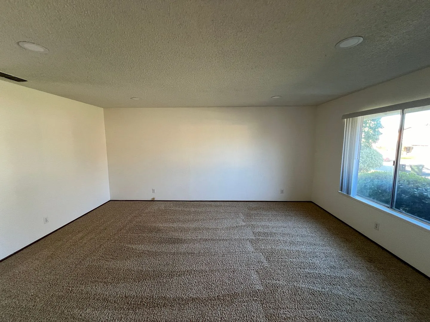 Charming and Spacious Citrus Heights Home — Photo 2