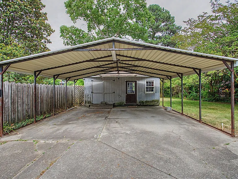 100 Chesterfield Rd — Photo 20