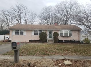 24 Norwalk Ln, Selden, NY 11784