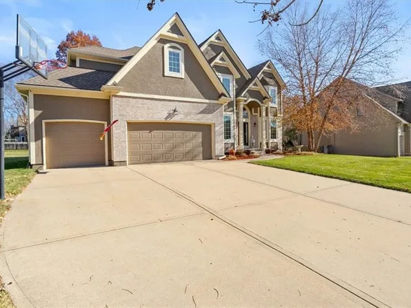 7411 Albervan St, Shawnee, KS 66216