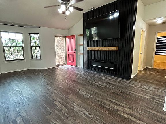 3rd image of 9903 Holiday Dr