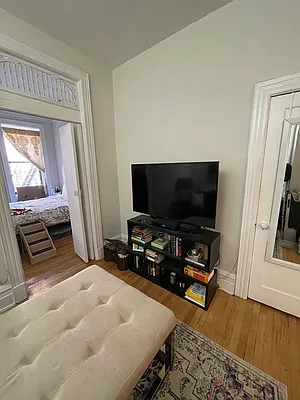 Rented by Eric Goodman Realty Corp | media 26