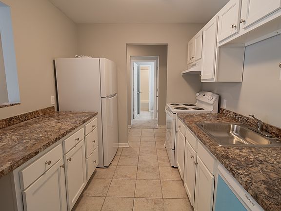 5th image of 11 Robert Dr APT 115