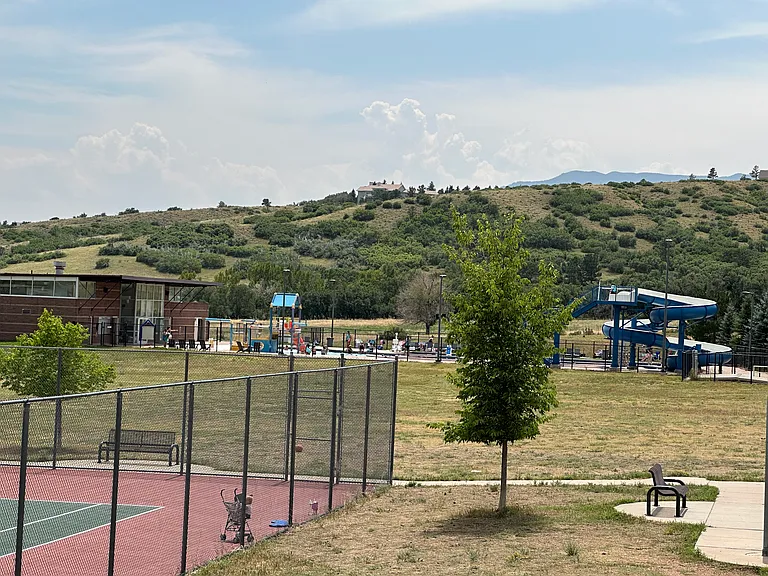 City public pool within walking distance