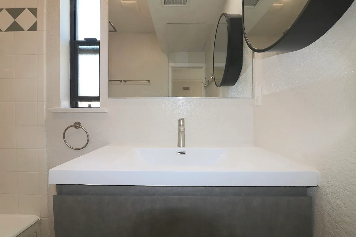 Studio, 350 sqft, $1,695 — Photo 2