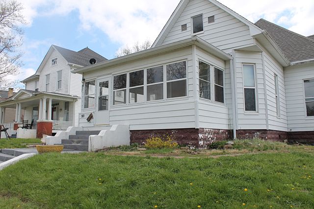 1st image of 307 W Broadway Blvd