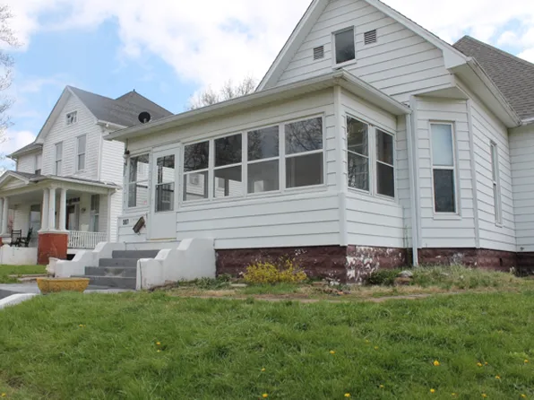 307 W Broadway Blvd, Johnston City, IL 62951