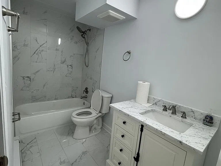 9S304 Nantucket Dr #C — Photo 3