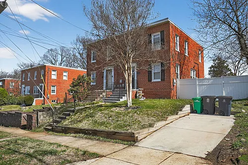 1105 Carrington Ave Photo 1