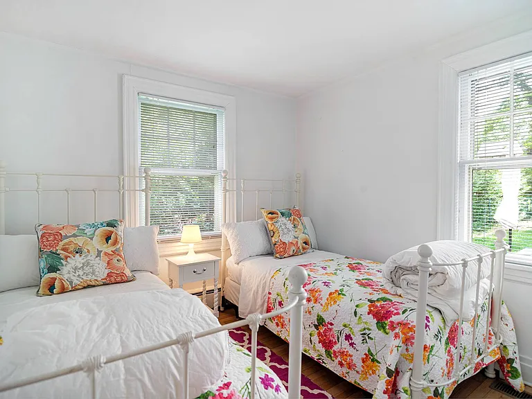150 Edgemere Dr — Photo 6