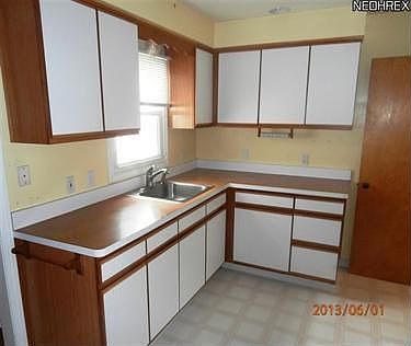 2nd image of 827 E 216th St