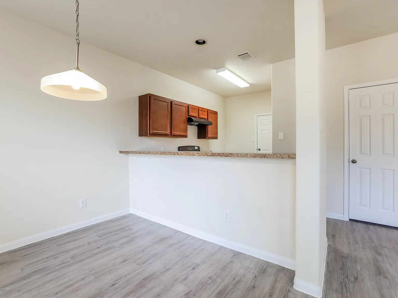 Royal Oak Terrace — Photo 4