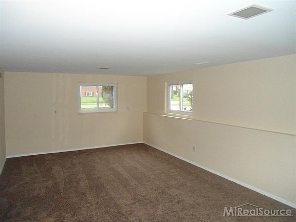 3rd image of 39705 Parklawn Dr
