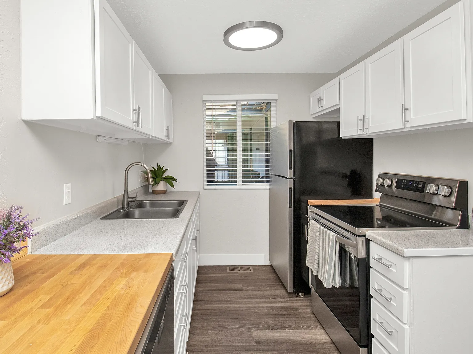Emerson Apartment Homes — Photo 2