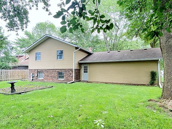 4th image of 520 N Shabbona St