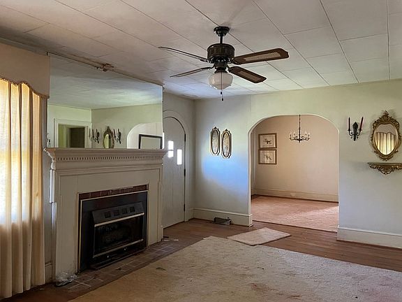 3rd image of 306 Bearpond Rd