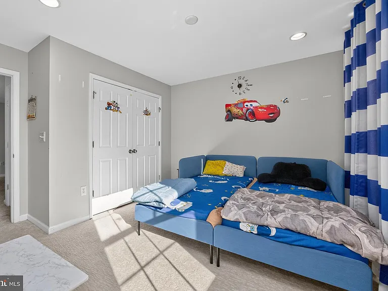 271 Fairfield Cir W — Photo 16