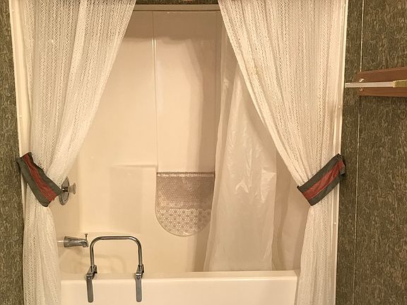 5th image of 207 Garden Dr
