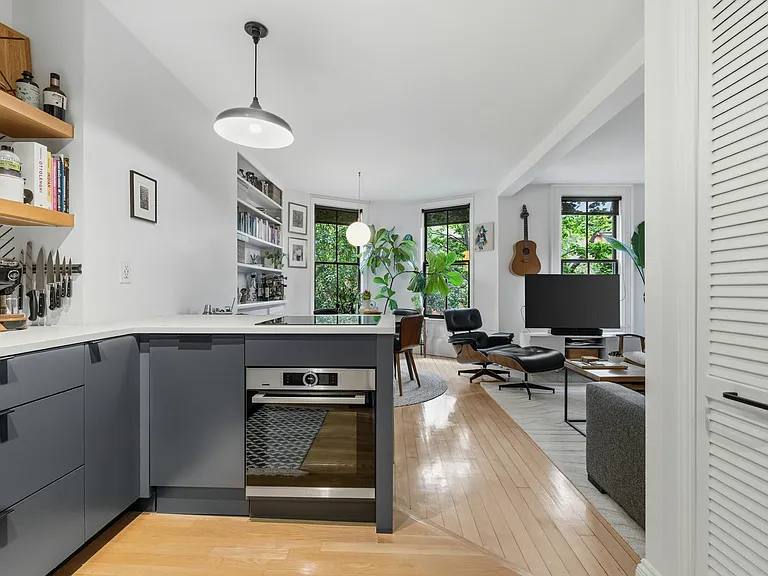 79 Montgomery St #2 — Photo 3