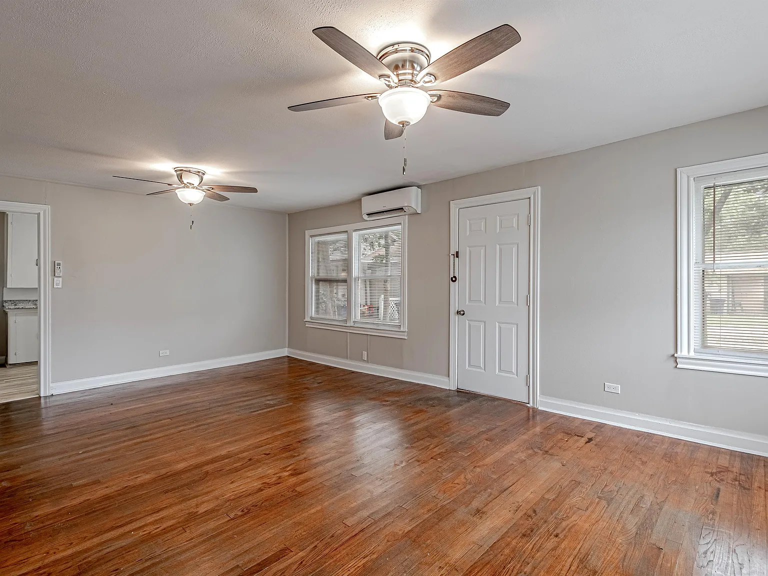 Duplex - 16th St @ Ave N - 1312 16th Street — Photo 4