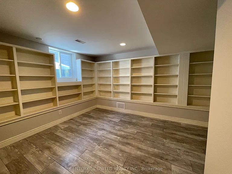 685 Armour Rd #LOWER — Photo 8