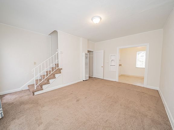 2nd image of 2867 Macarthur Blvd #7