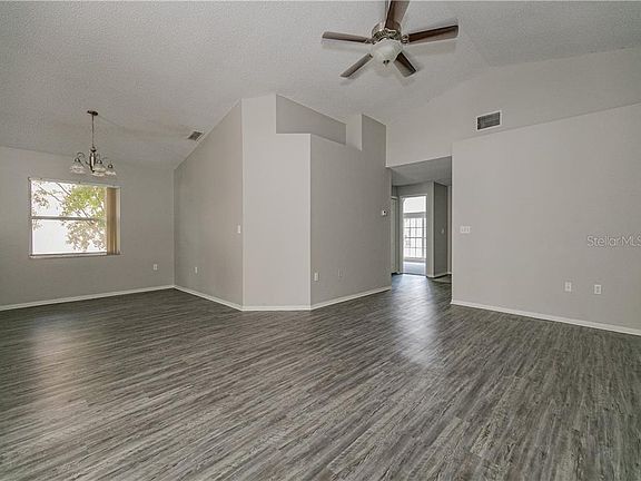 5th image of 404 Saint Anns Dr
