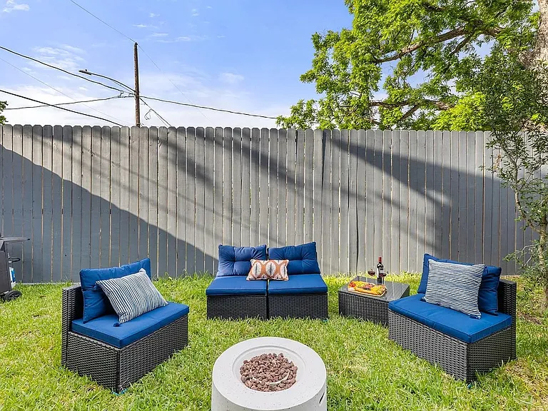5502 Texas St — Photo 32