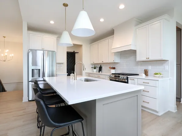 2257 Green Leaf Cir, Norwalk, IA 50211