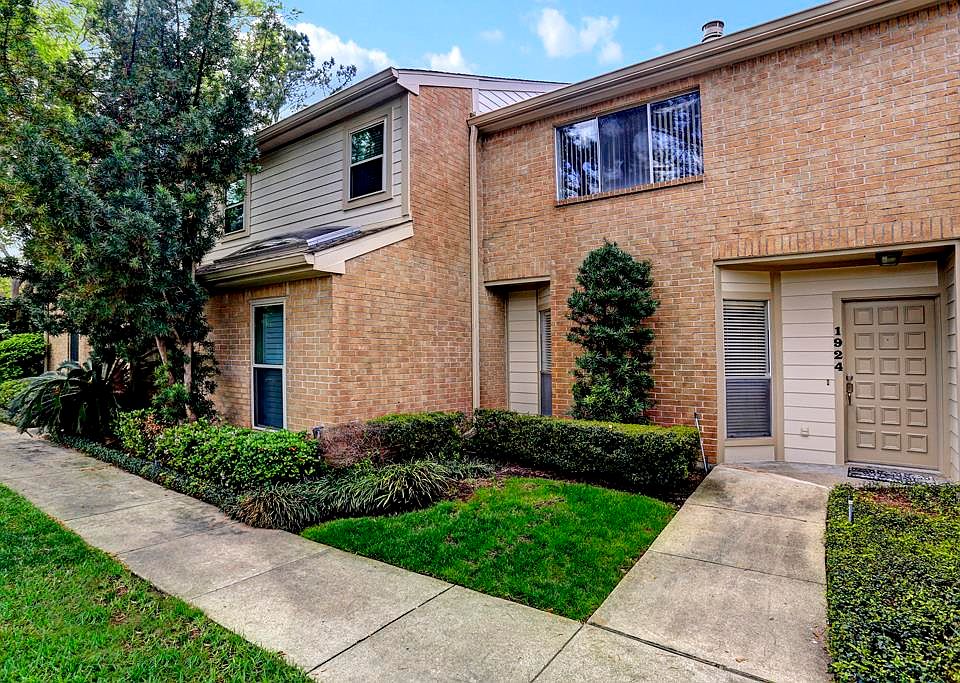 1st image of 1924 Augusta Dr #117
