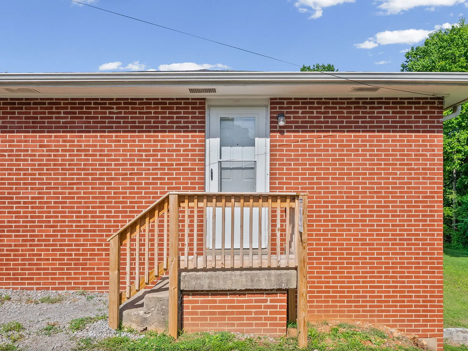 466 Circle Dr — Photo 4