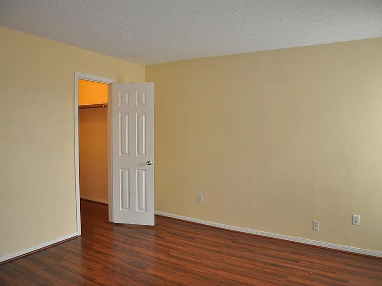 3754 Tanglewilde St #C16 — Photo 12