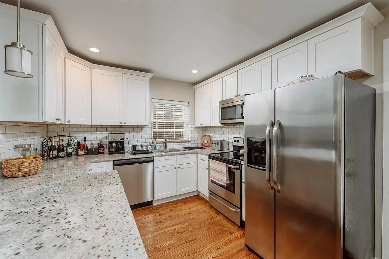 3 bed, 1204 sqft, $2,050 — Photo 4