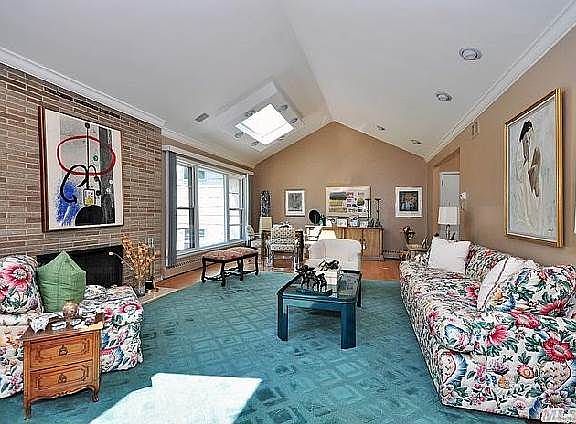 2nd image of 849 Lawn Pl
