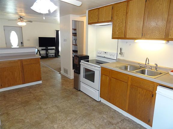 3rd image of 860 Howard Ave