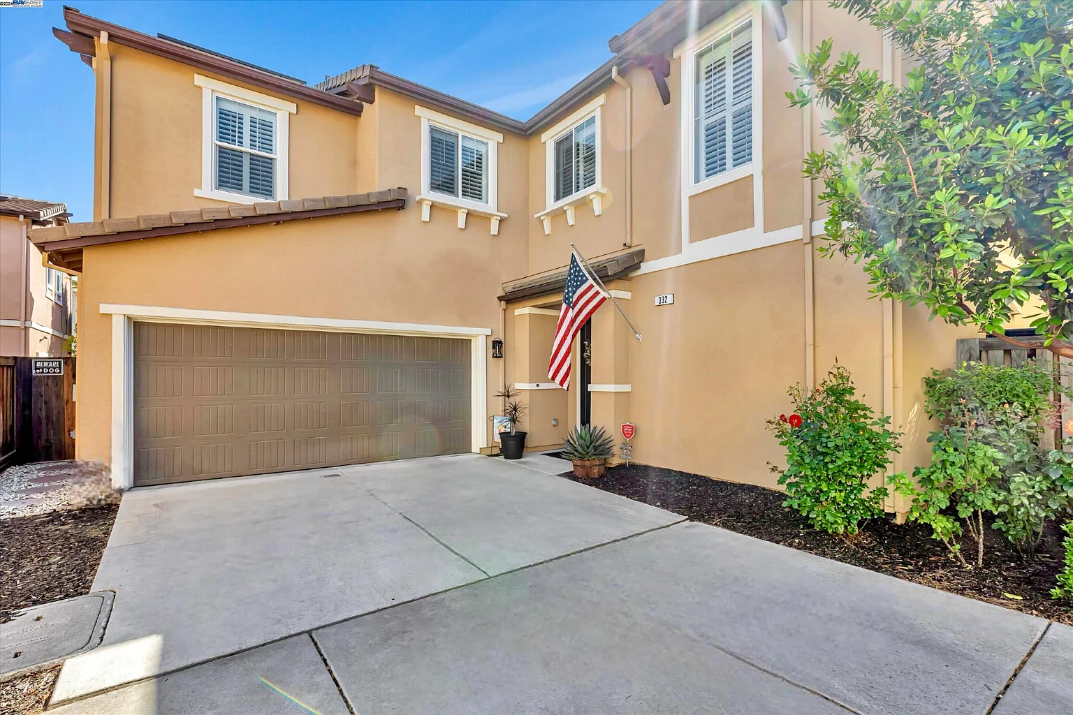 332 Macarthur Way photo 1