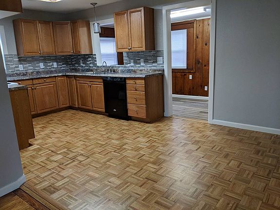 Kitchen - Laundry Entry