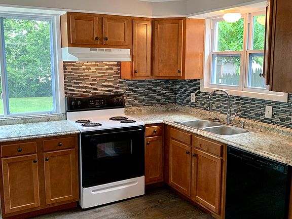 3rd image of 930 Darley Dr