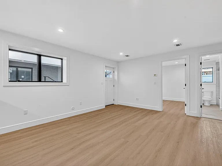 504 2nd St #A — Photo 33