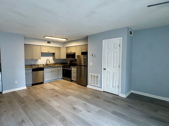 5th image of 415 Cambridge Cir #2