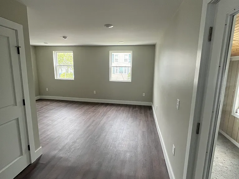 13 Columbia Ave — Photo 9
