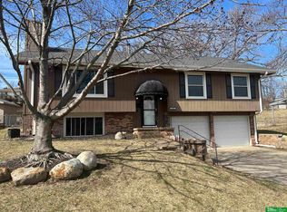 1114 Hackney Dr, Papillion, NE 68046