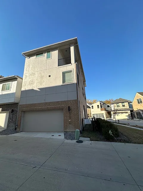 3 bed, 3.5 bath, 2427 sqft, $3,900 — Photo 4
