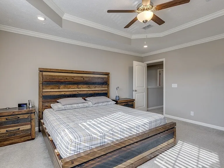 2110 Oak Dr — Photo 11