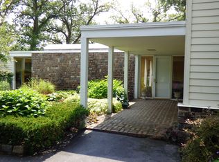 59 Hawthorne Rd, Barrington, IL 60010